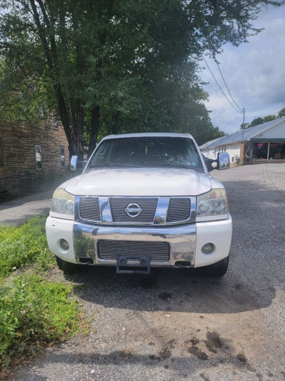 2004 Nissan Titan Image 2