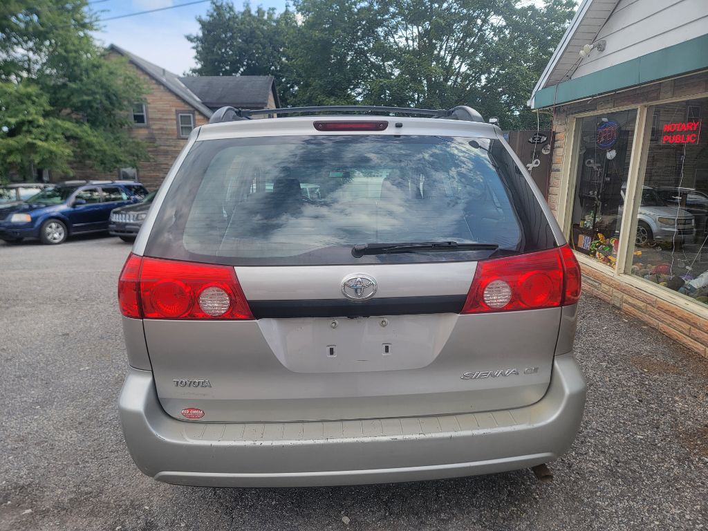 2010 Toyota Sienna Image 5