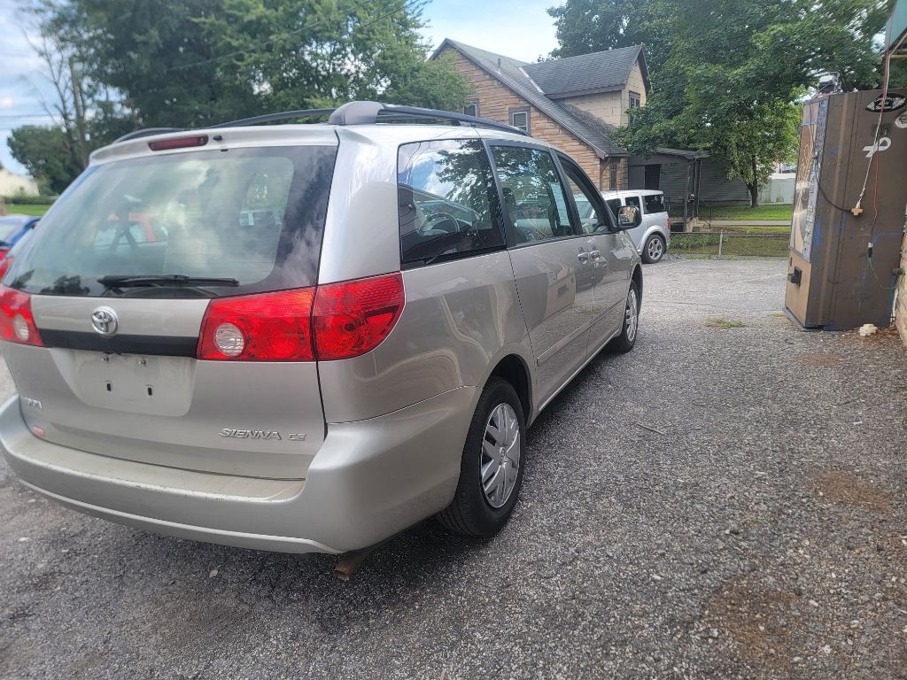 2010 Toyota Sienna Image 6