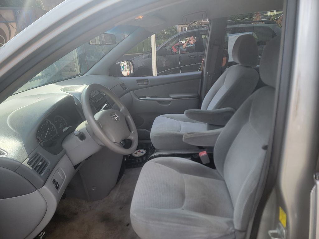 2010 Toyota Sienna Image 9