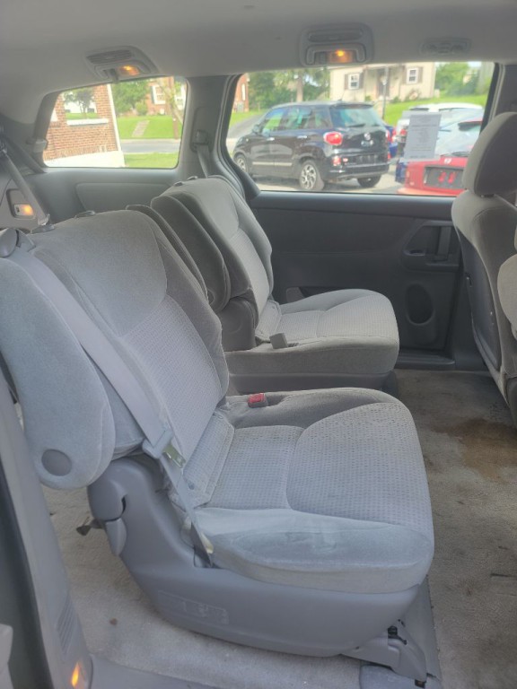 2010 Toyota Sienna Image 12