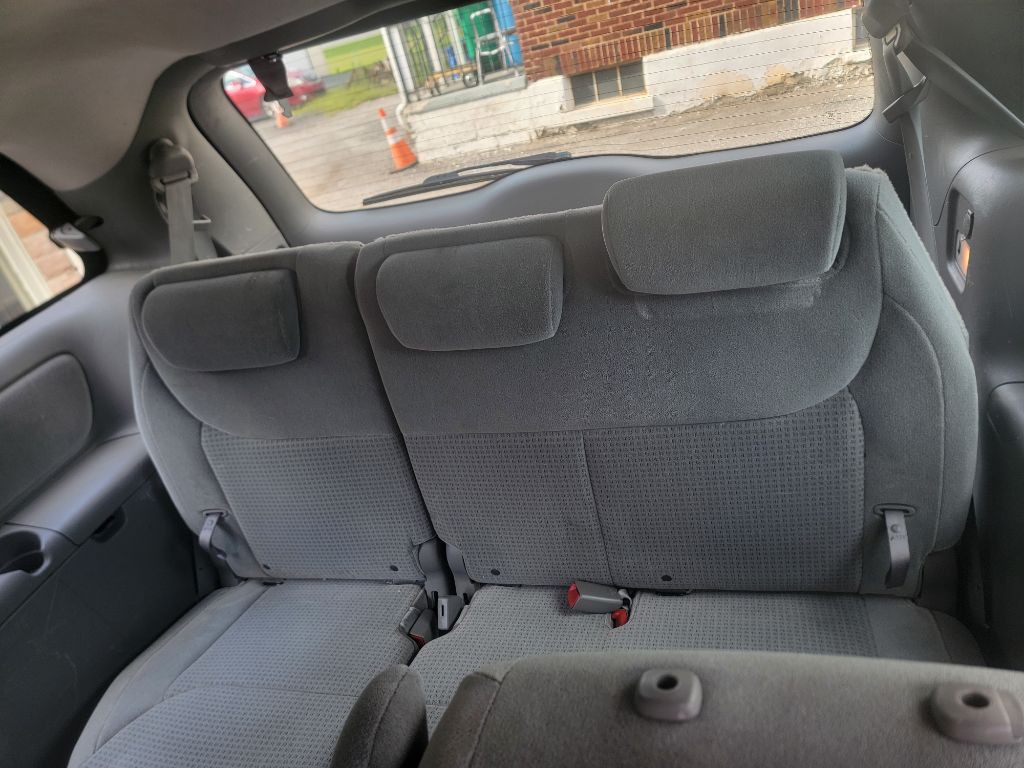 2010 Toyota Sienna Image 13