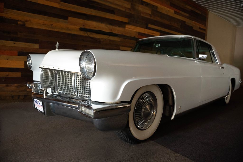 1956 Lincoln Continental Image 3