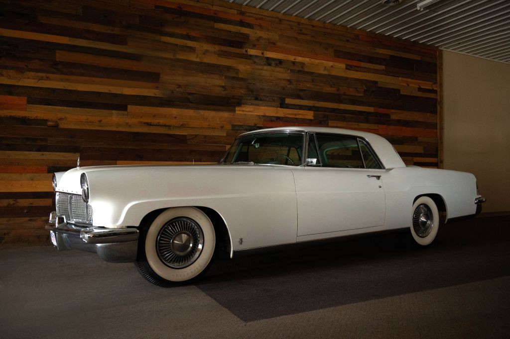 1956 Lincoln Continental Image 4