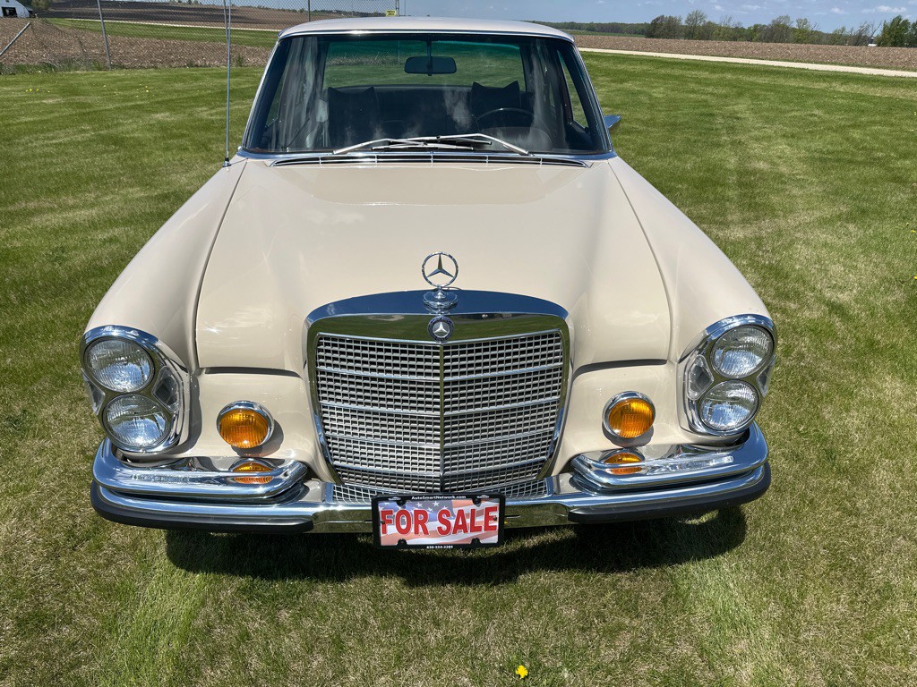 1970 Mercedes-Benz 280 Image 2
