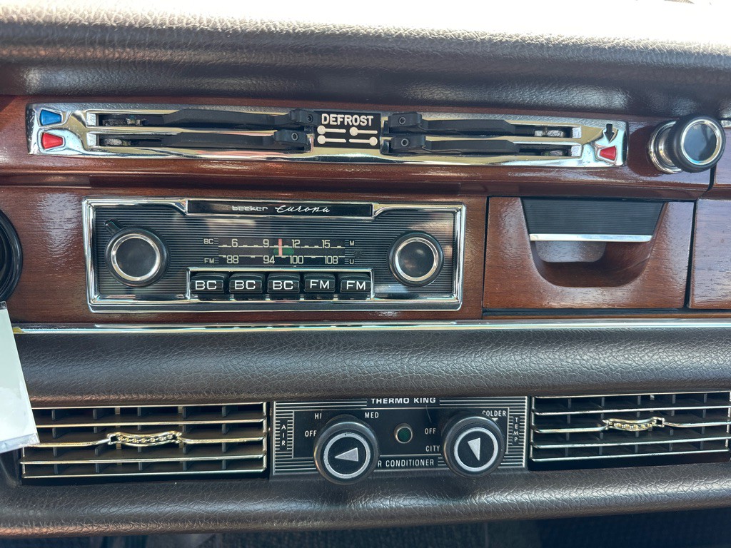 1970 Mercedes-Benz 280 Image 10