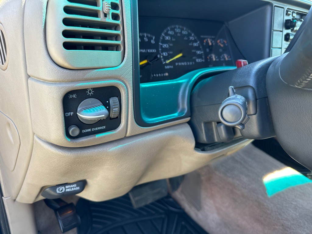 1998 Chevrolet Suburban Image 5