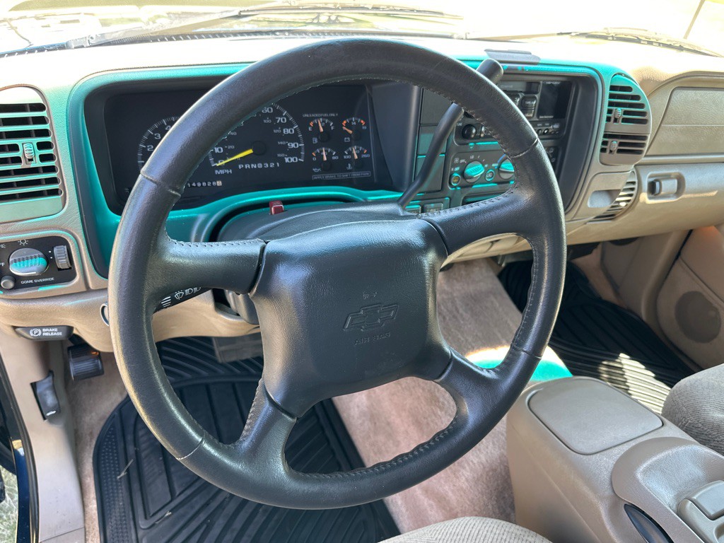 1998 Chevrolet Suburban Image 6