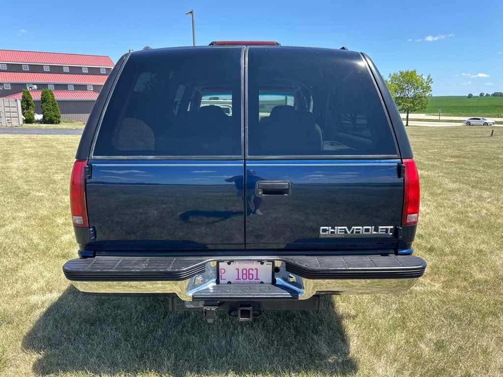 1998 Chevrolet Suburban Image 17