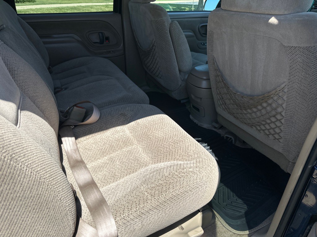 1998 Chevrolet Suburban Image 22