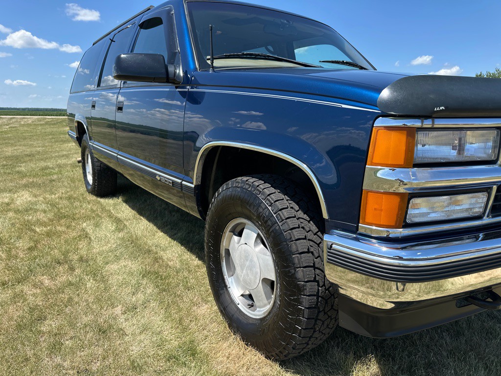 1998 Chevrolet Suburban Image 28