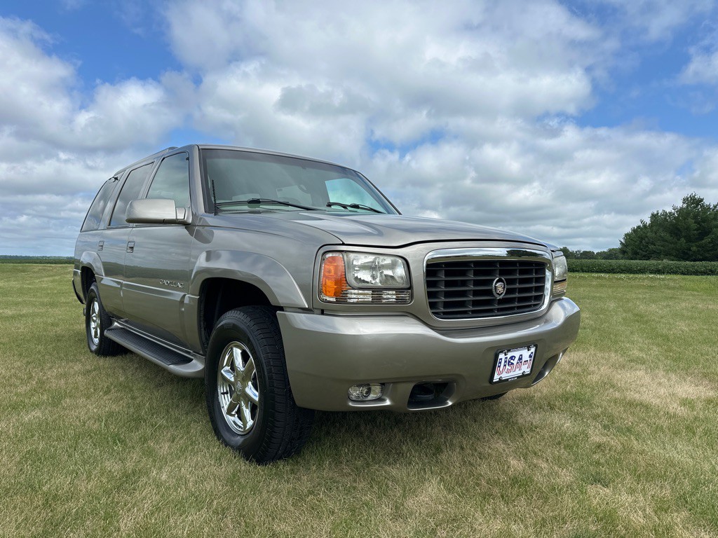 2000 Cadillac Escalade Image 1