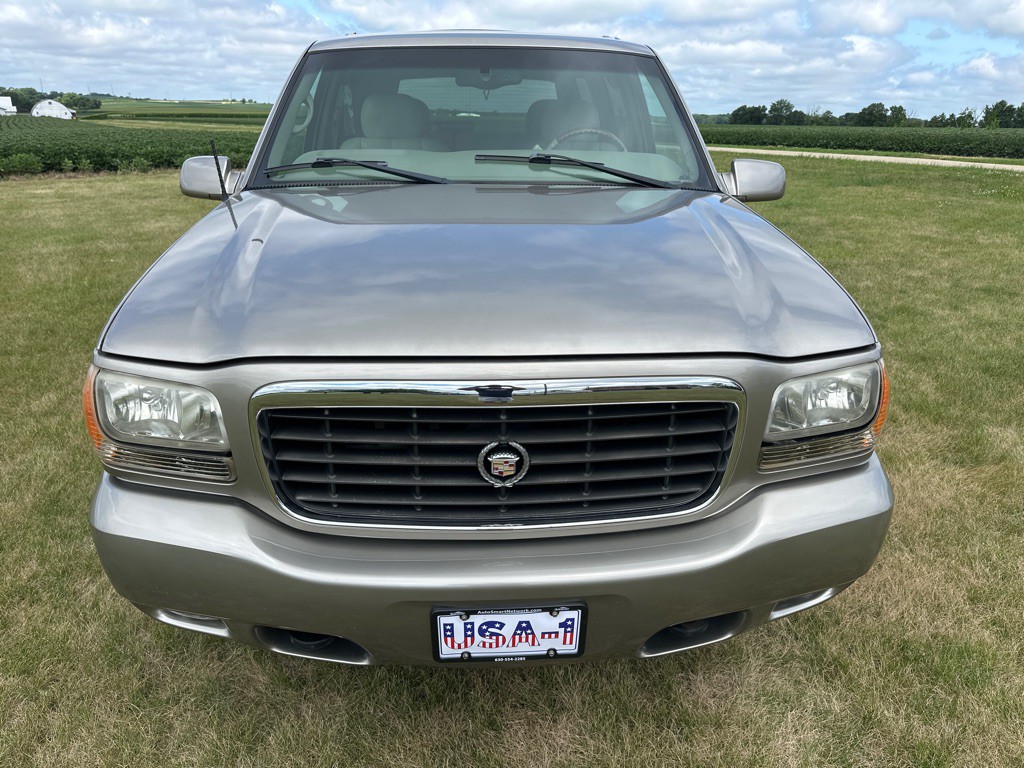 2000 Cadillac Escalade Image 2