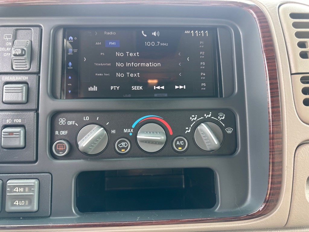 2000 Cadillac Escalade Image 10
