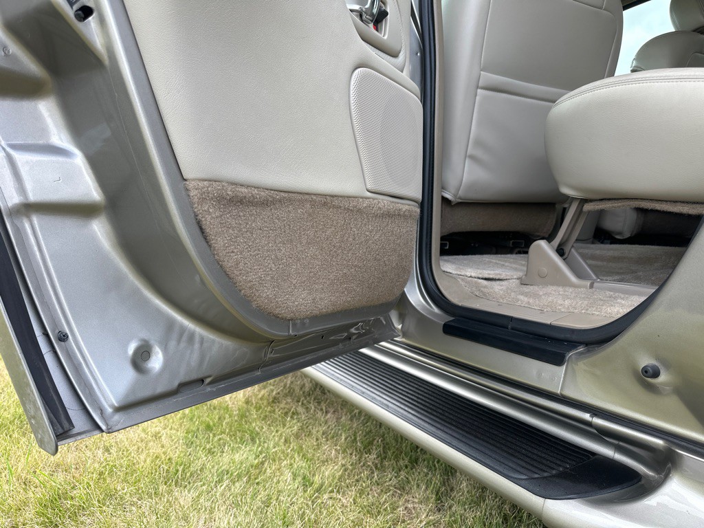 2000 Cadillac Escalade Image 13