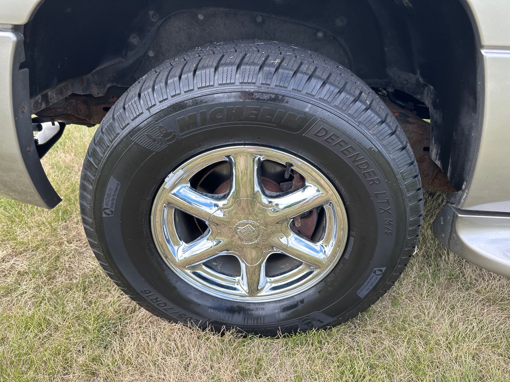 2000 Cadillac Escalade Image 17
