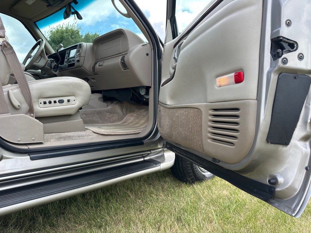 2000 Cadillac Escalade Image 22