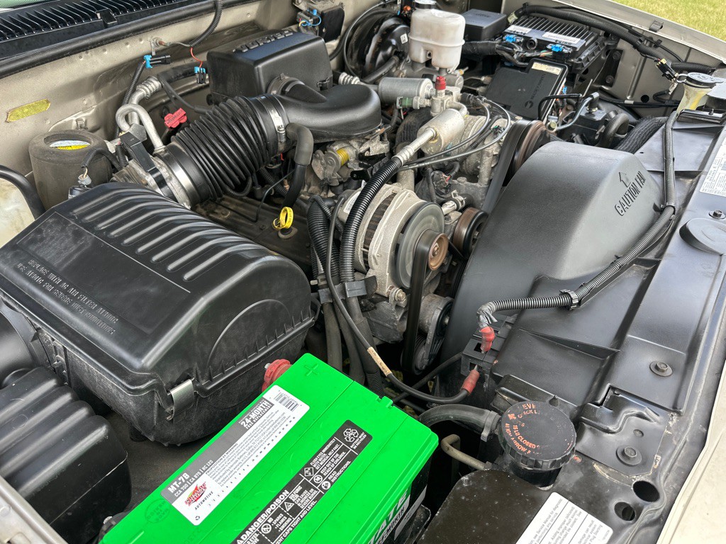2000 Cadillac Escalade Image 25