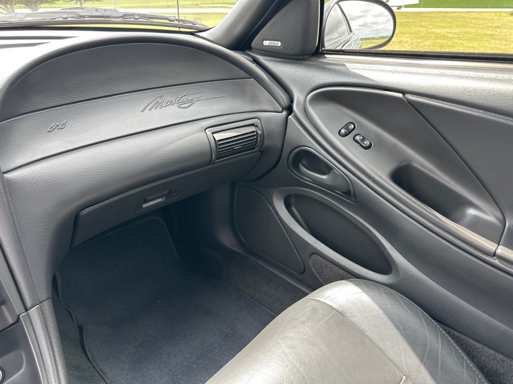 2001 Ford Mustang Image 9