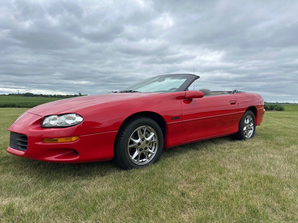 2002 Chevrolet Camaro Image 3