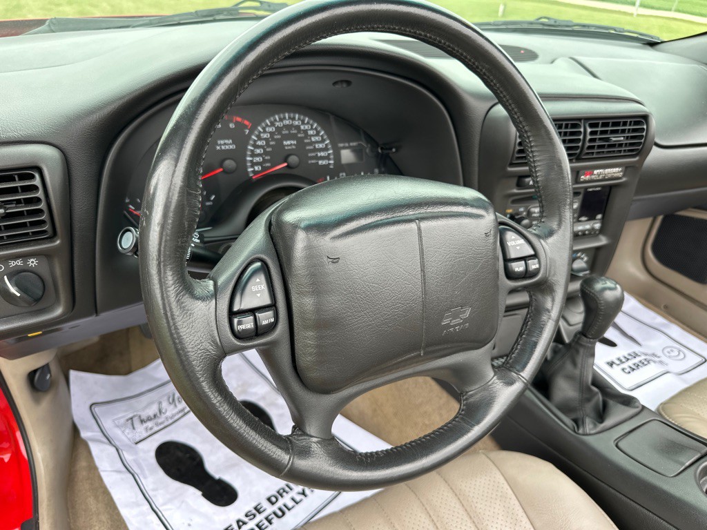 2002 Chevrolet Camaro Image 6