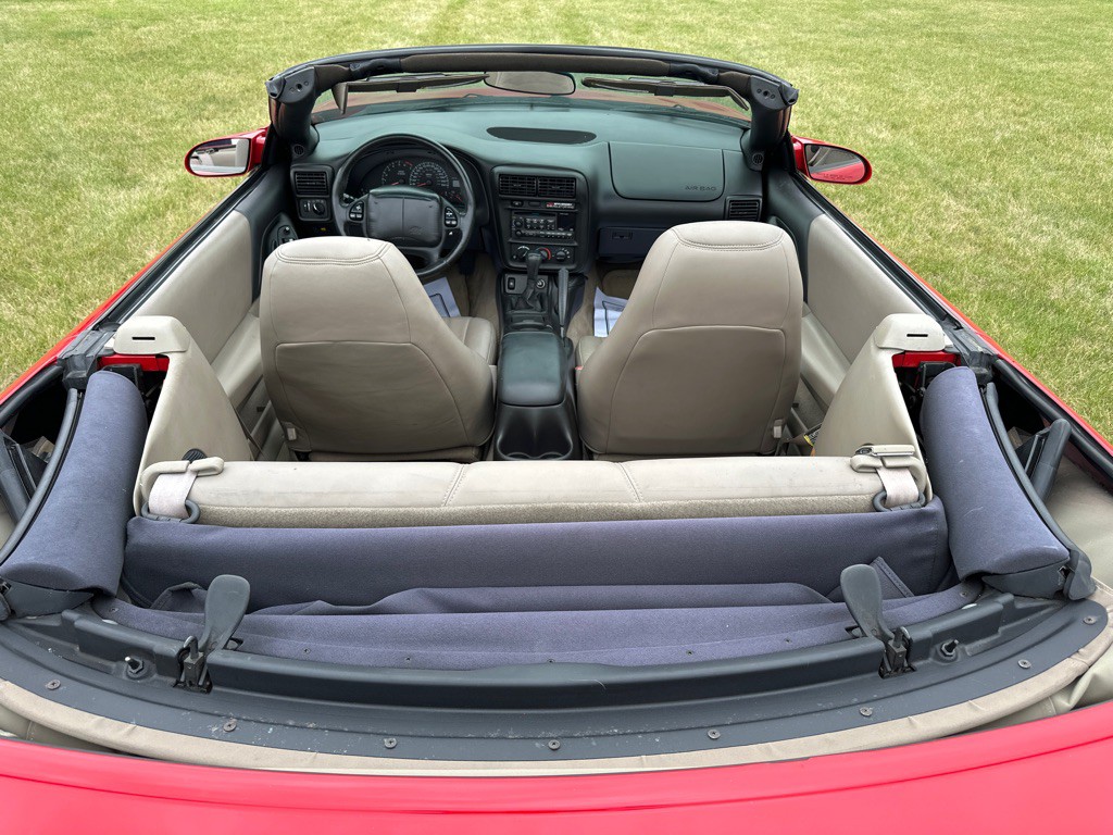 2002 Chevrolet Camaro Image 12