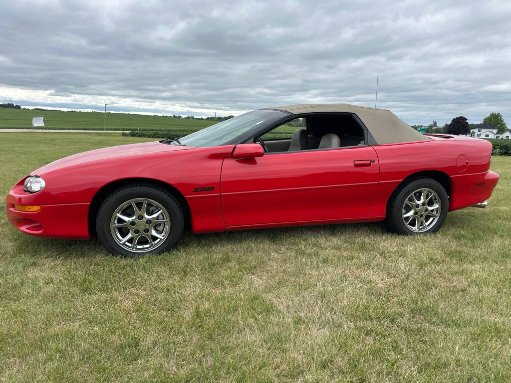 2002 Chevrolet Camaro Image 18