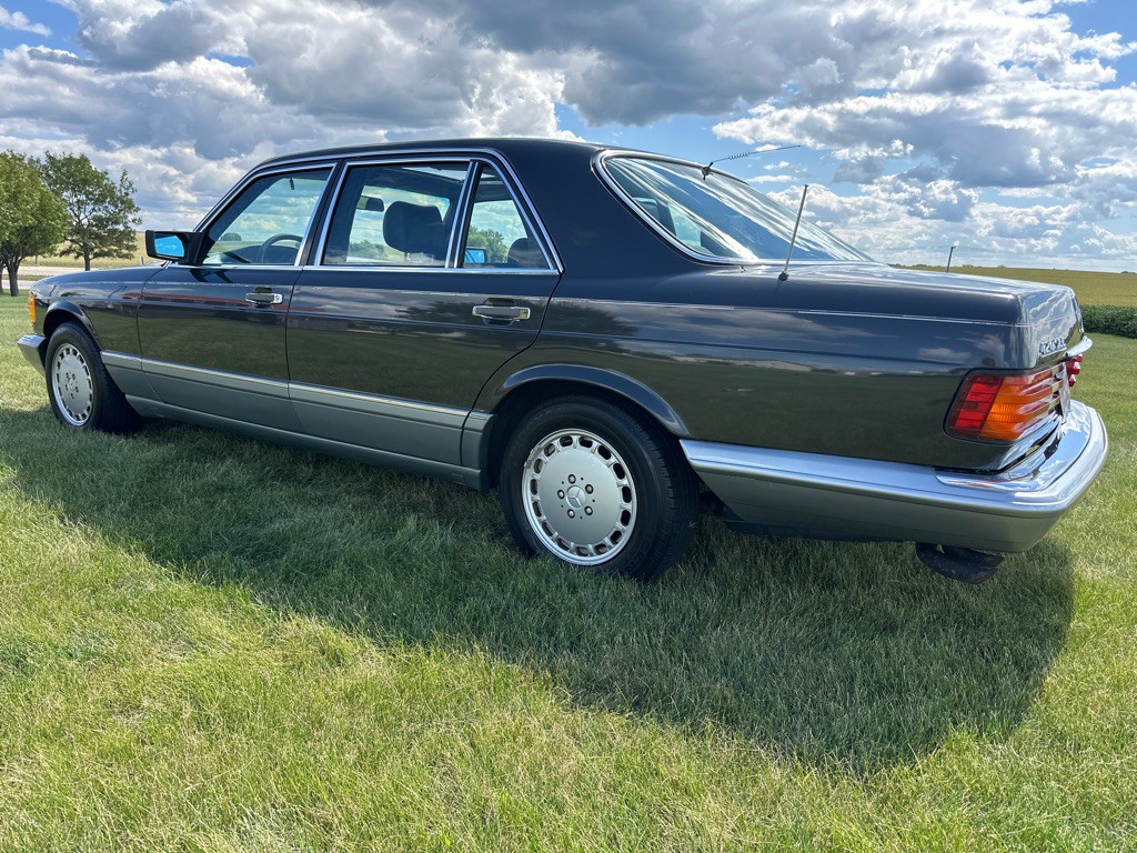 1987 Mercedes-Benz 420-Class Image 4
