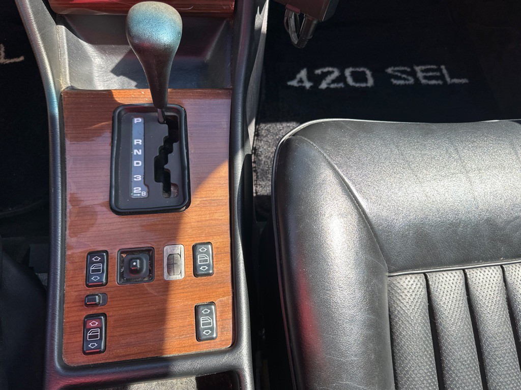 1987 Mercedes-Benz 420-Class Image 9