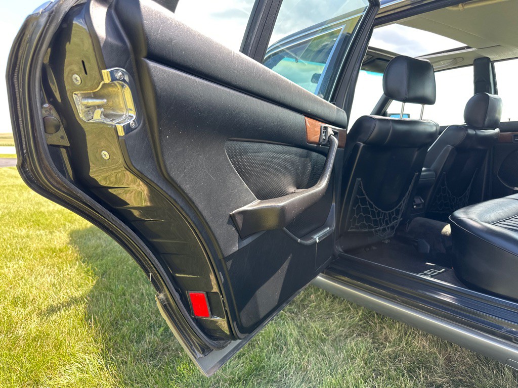 1987 Mercedes-Benz 420-Class Image 11