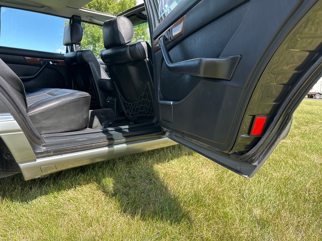 1987 Mercedes-Benz 420-Class Image 18