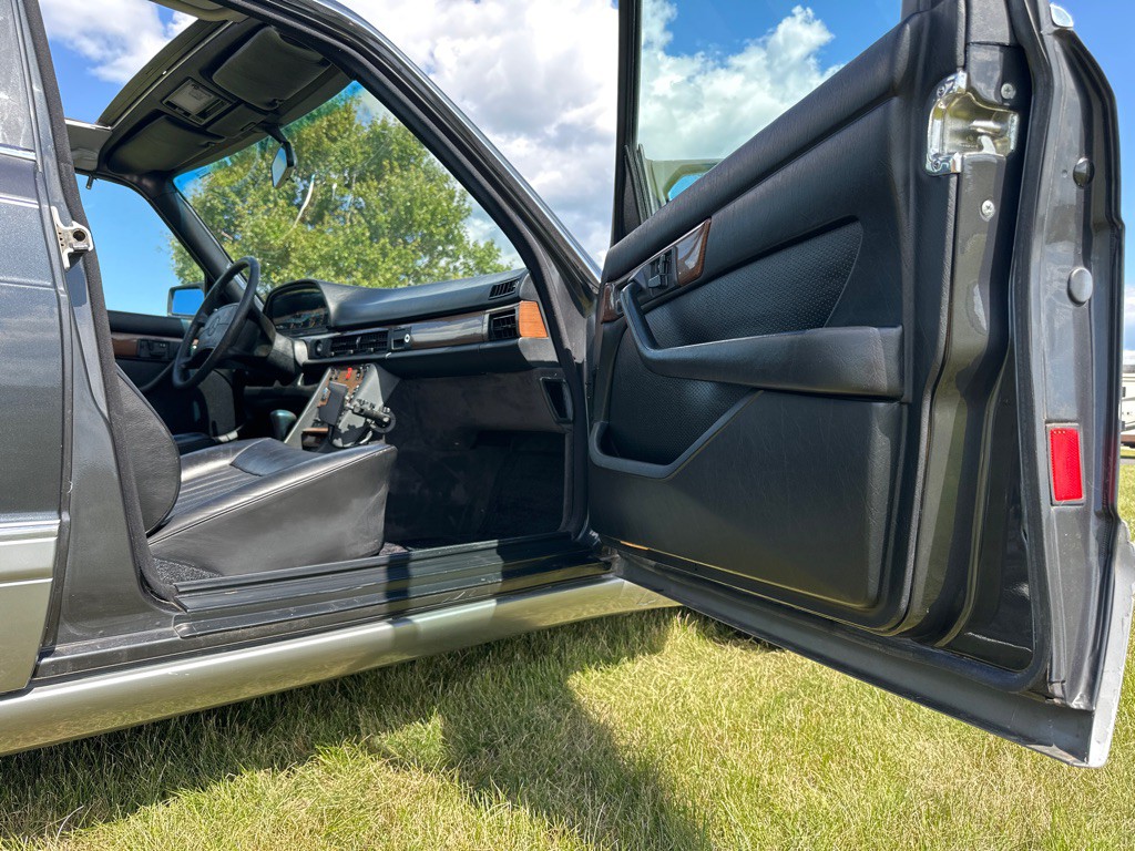 1987 Mercedes-Benz 420-Class Image 20