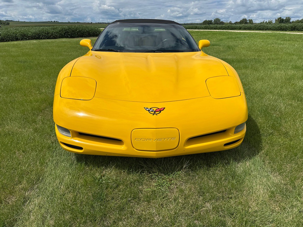 2004 Chevrolet Corvette Image 2