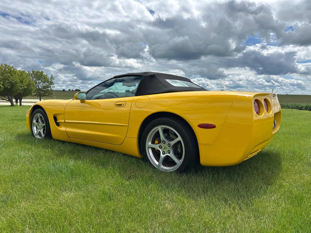 2004 Chevrolet Corvette Image 4