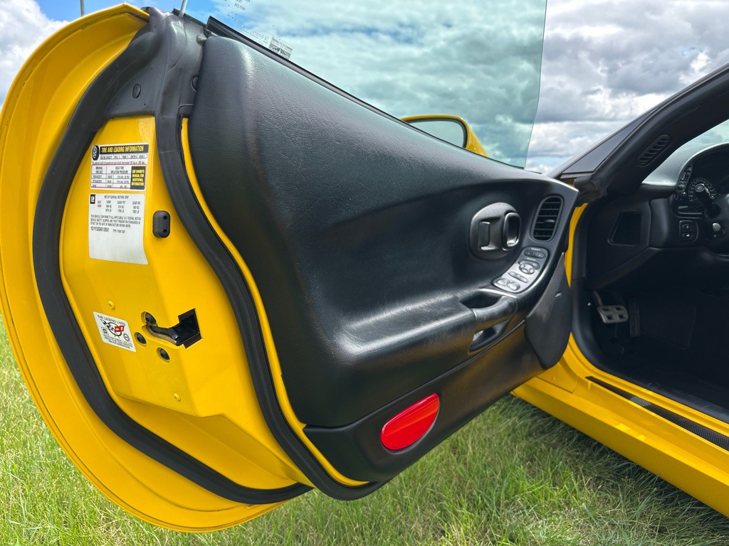 2004 Chevrolet Corvette Image 5