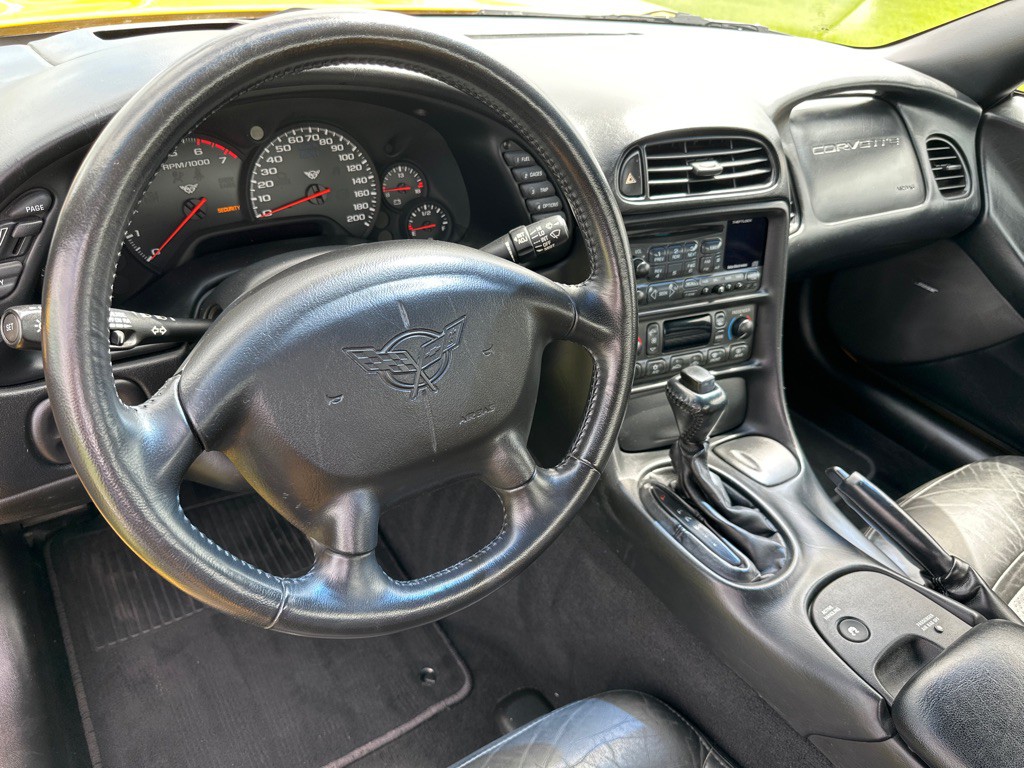 2004 Chevrolet Corvette Image 8