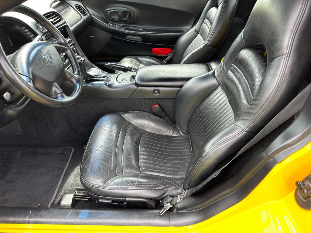 2004 Chevrolet Corvette Image 9