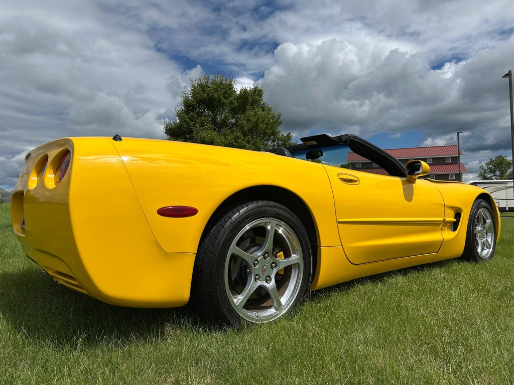 2004 Chevrolet Corvette Image 14