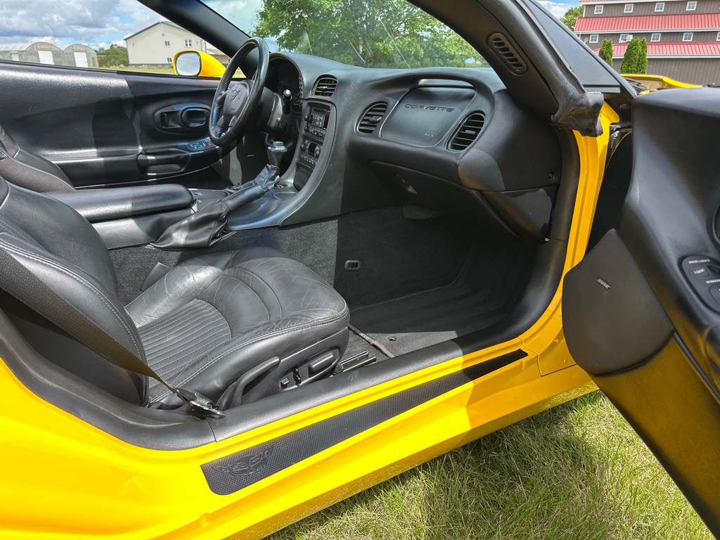 2004 Chevrolet Corvette Image 15