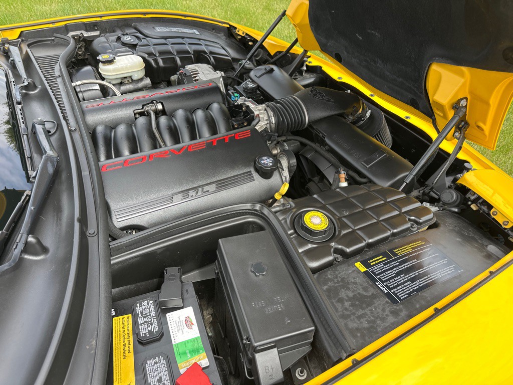 2004 Chevrolet Corvette Image 16