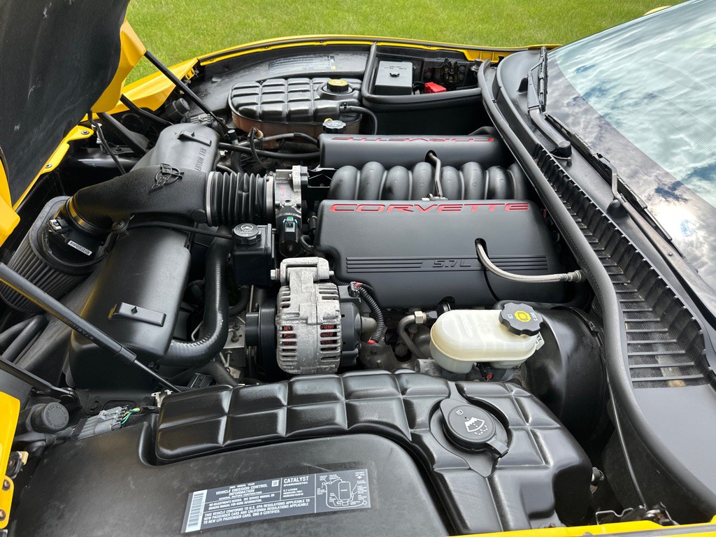 2004 Chevrolet Corvette Image 17
