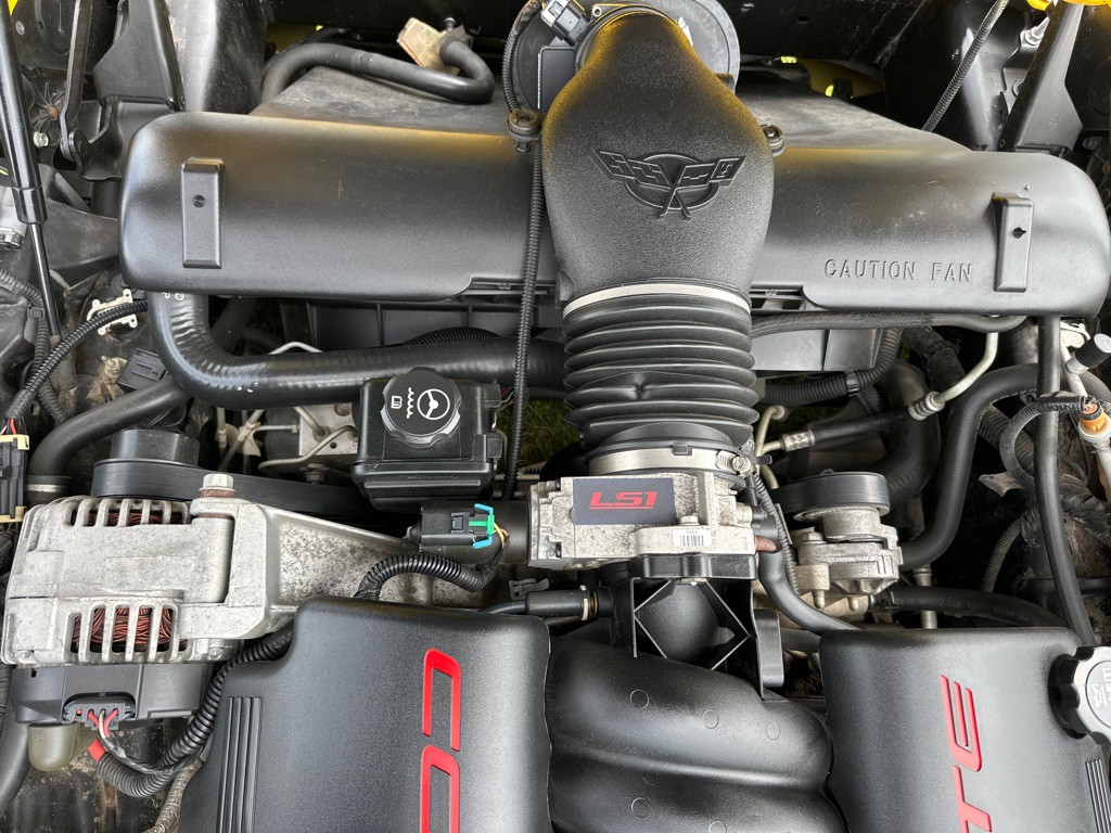 2004 Chevrolet Corvette Image 18