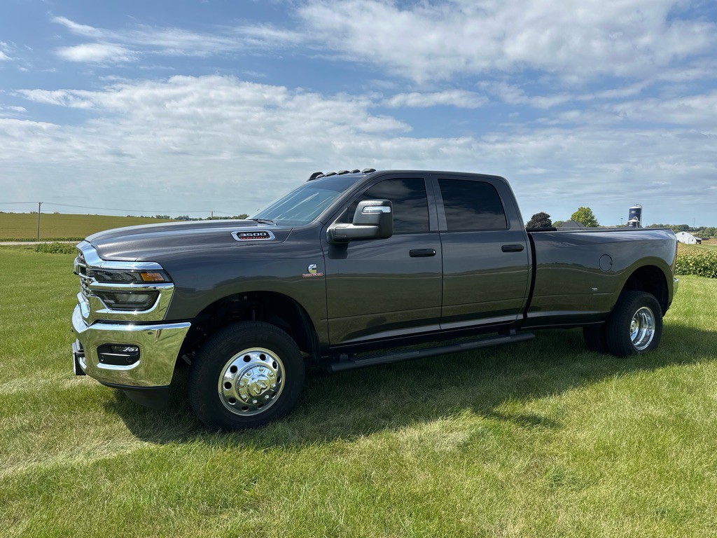 2025 RAM 3500 Image 3