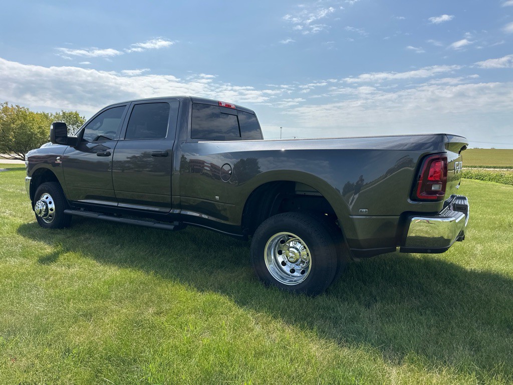 2025 RAM 3500 Image 4