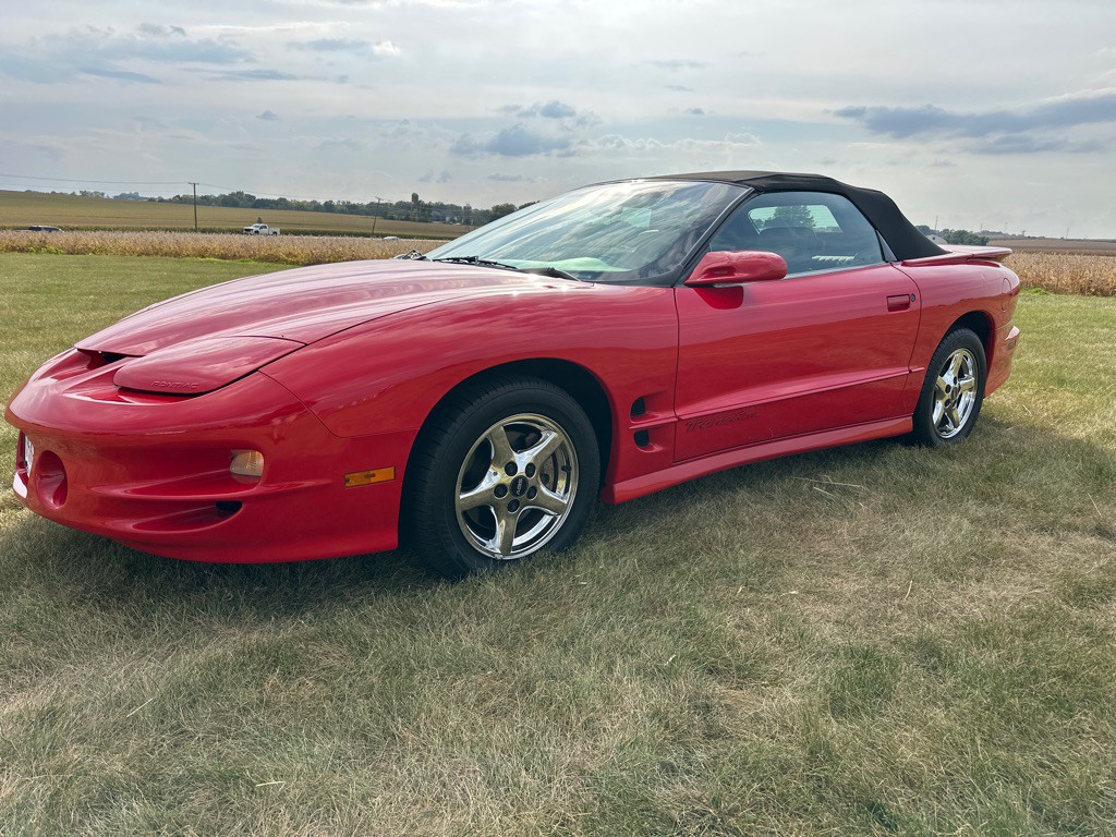 1998 Pontiac Firebird Image 3