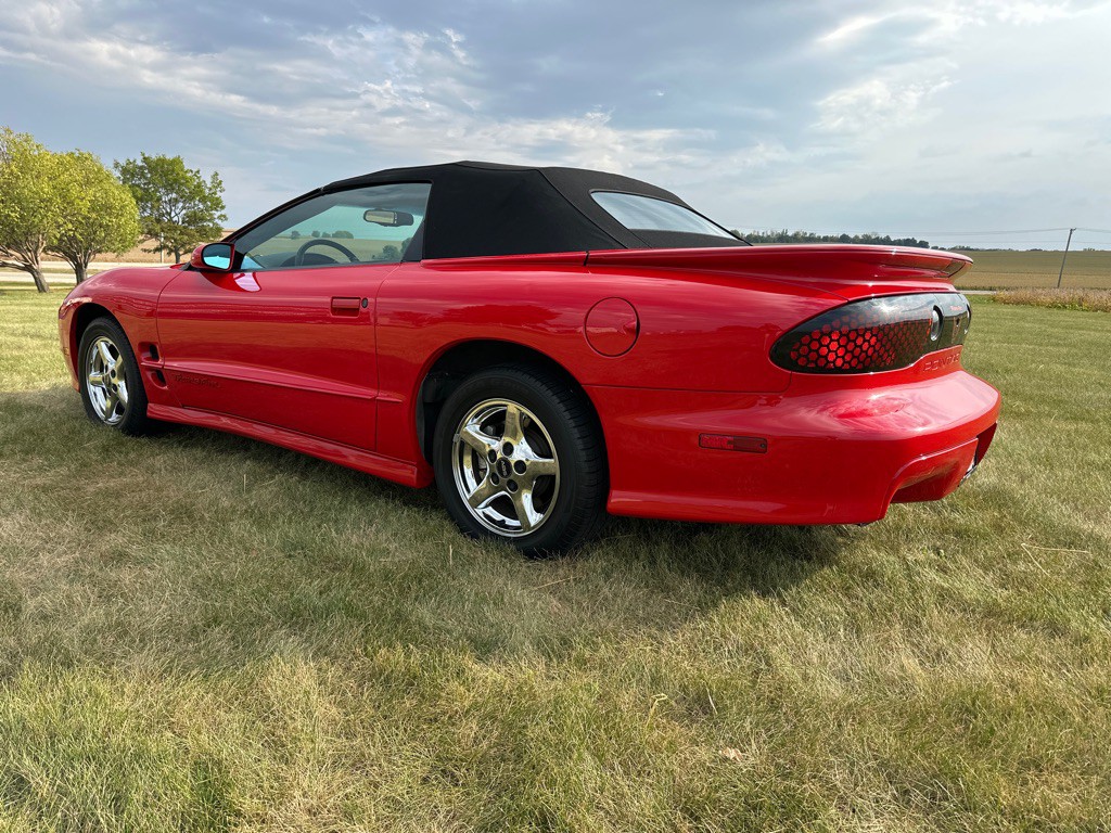 1998 Pontiac Firebird Image 4