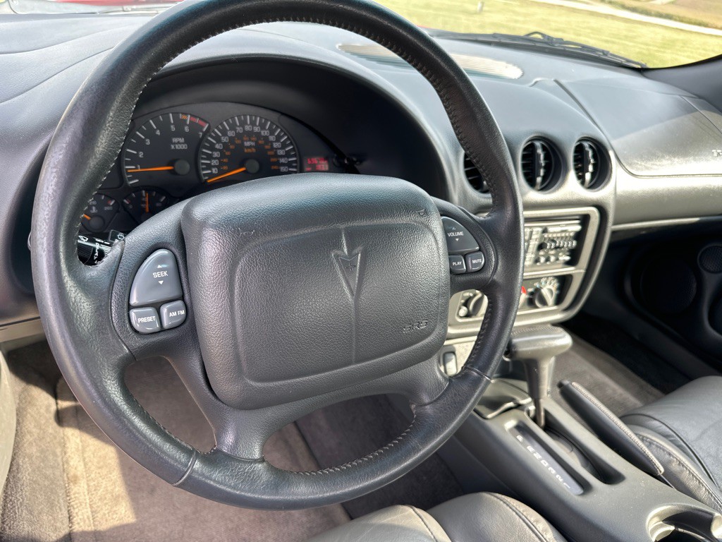1998 Pontiac Firebird Image 8