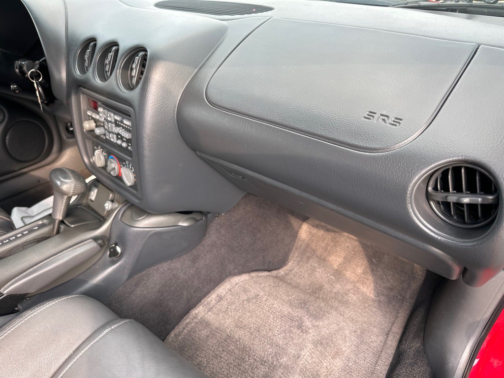 1998 Pontiac Firebird Image 17