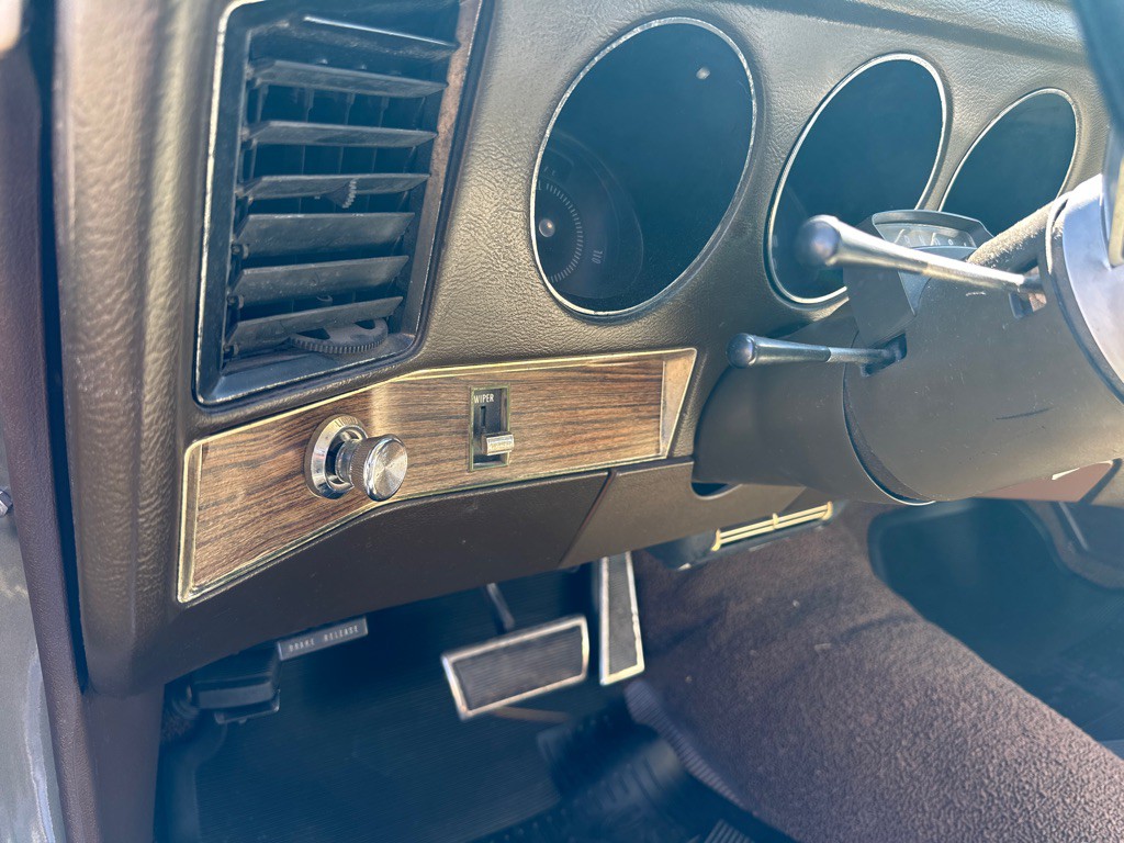1972 Pontiac Grand Prix Image 9
