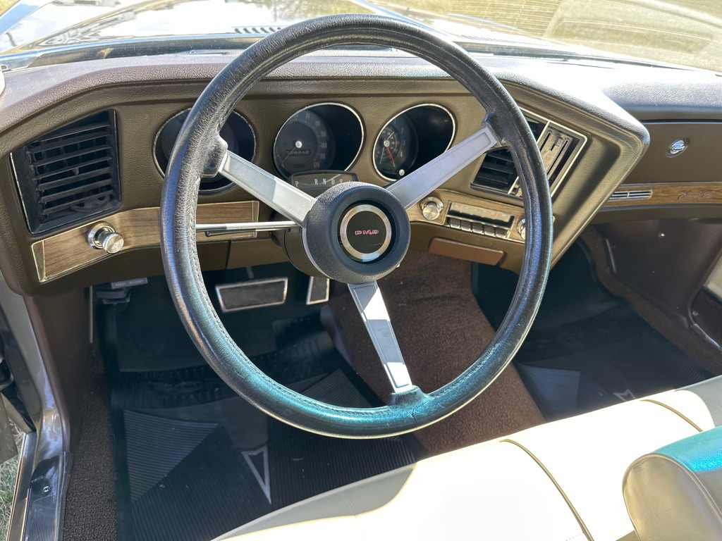 1972 Pontiac Grand Prix Image 10